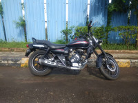 Black Bajaj Avenger Street 220