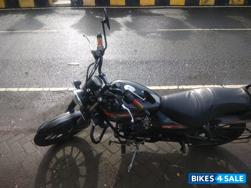 Black Bajaj Avenger Street 220