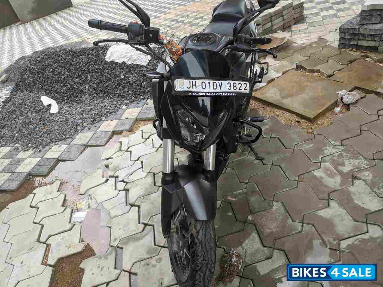 Vine Black Bajaj Dominar 400 Disc