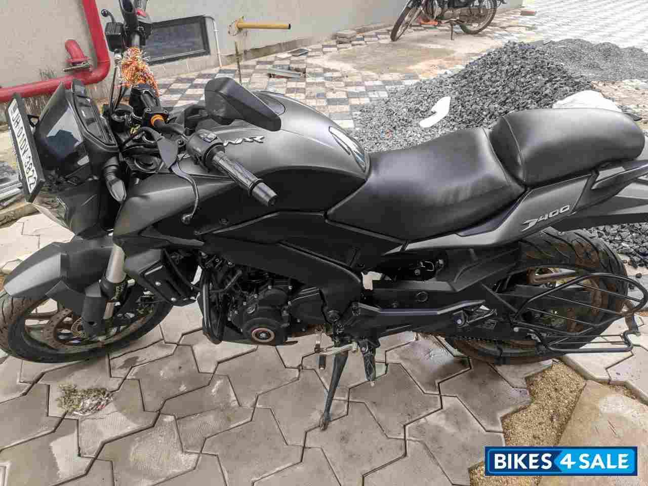 Vine Black Bajaj Dominar 400 Disc