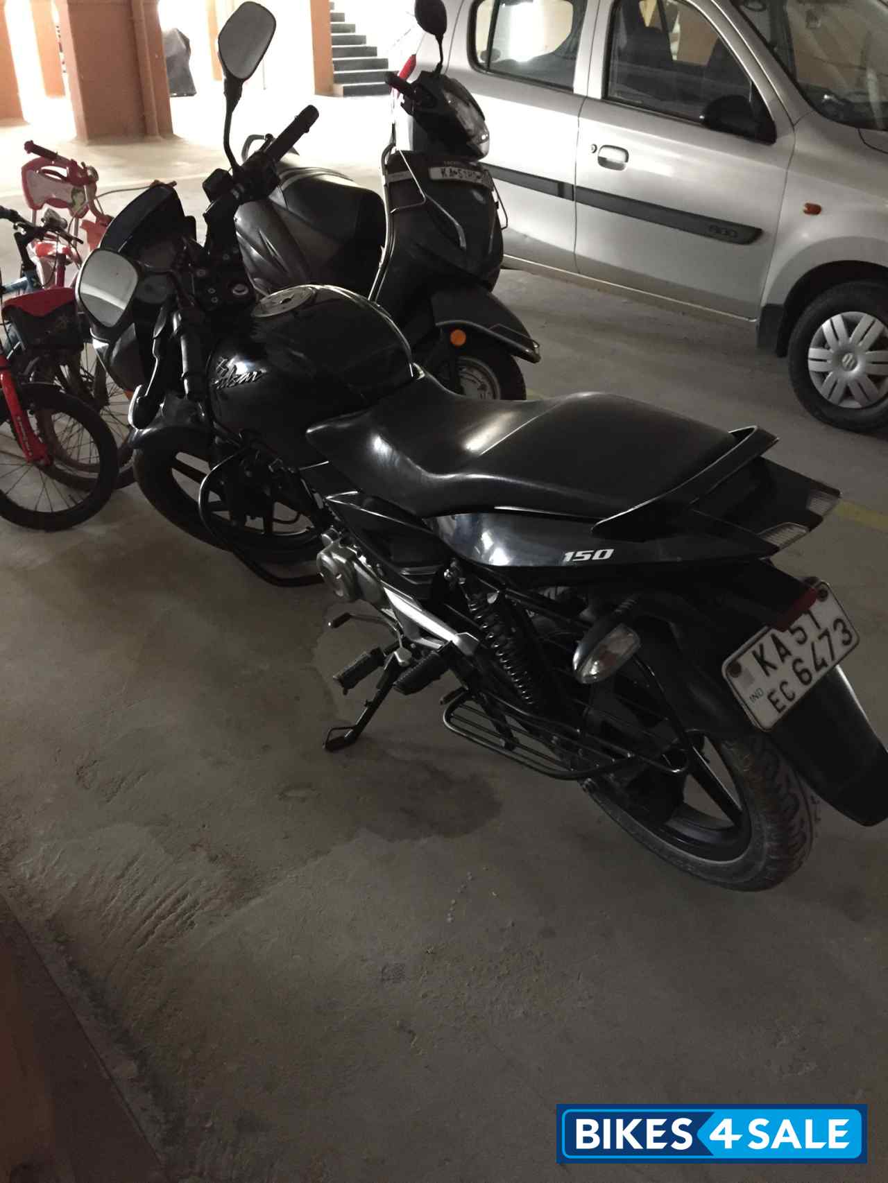 Black Bajaj Pulsar 150 DTSi