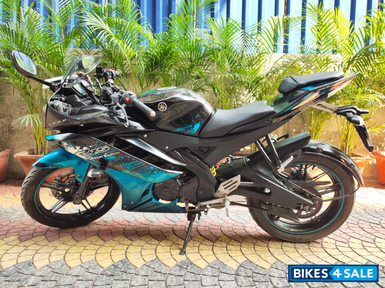 Black/blue Yamaha YZF R15 V2 Black/blue Yamaha YZF R15 V2