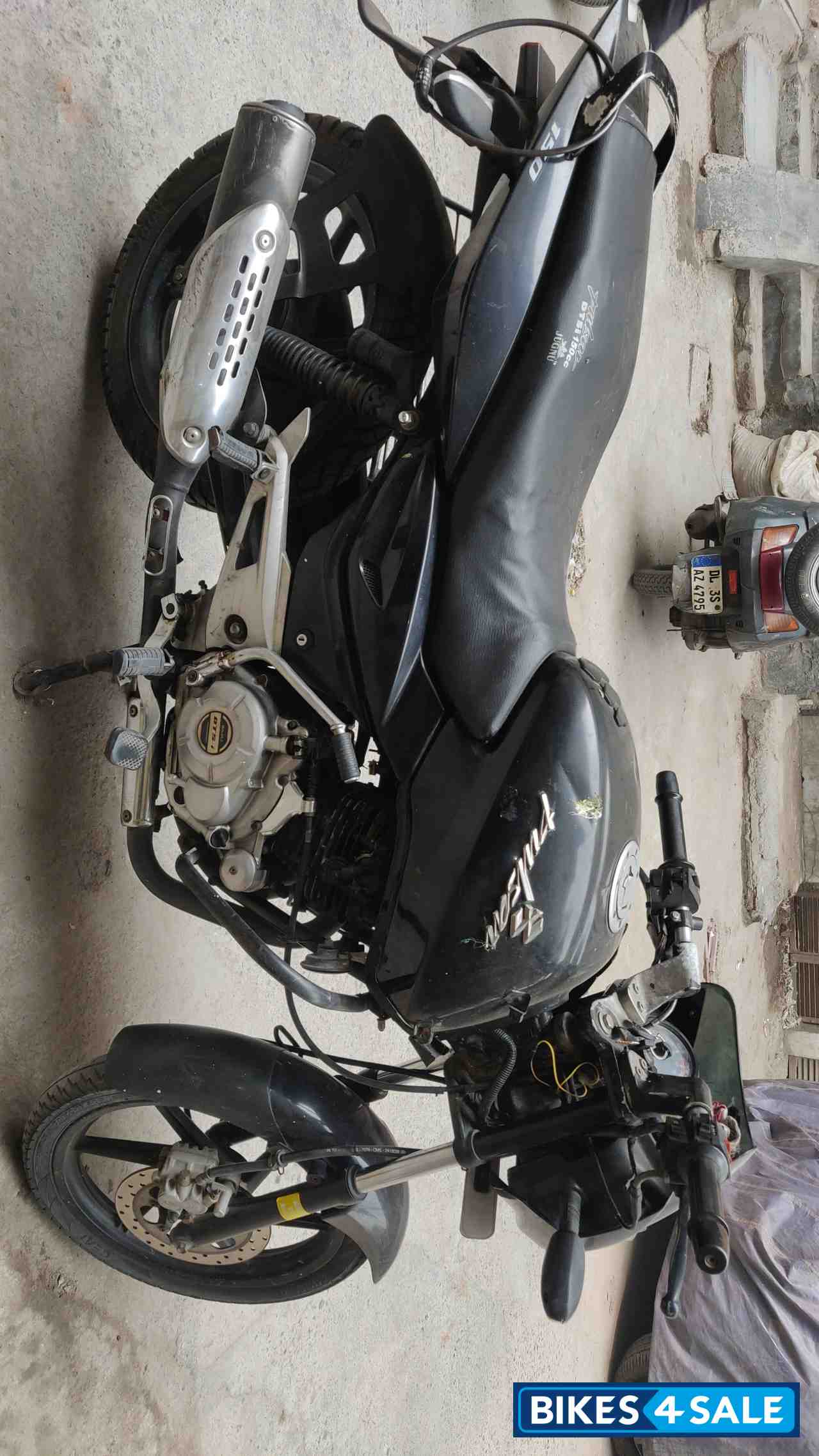 Black Bajaj Pulsar 150 DTSi Black Bajaj Pulsar 150 DTSi