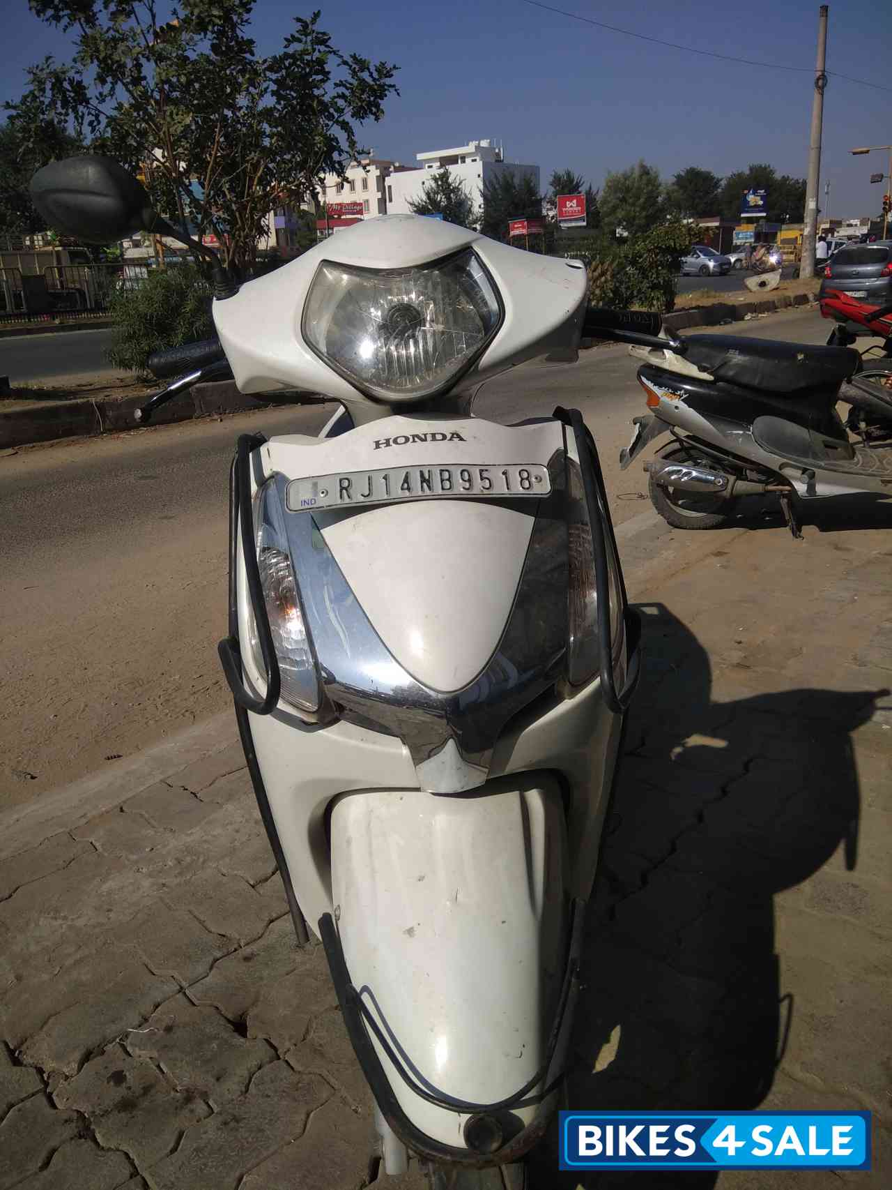 White Honda Aviator