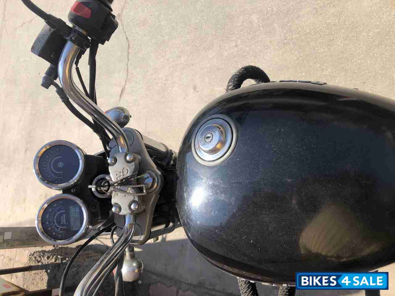 Black Royal Enfield Thunderbird TwinSpark 350