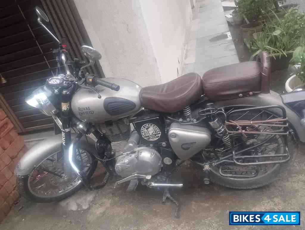 Gunmetal Grey Royal Enfield Classic Gunmetal Grey