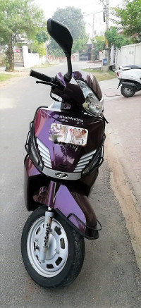 Magnetic Magenta Mahindra Gusto