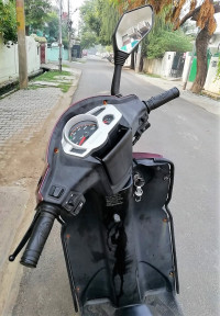 Magnetic Magenta Mahindra Gusto