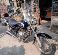 Black Bajaj Avenger 220 DTS-i