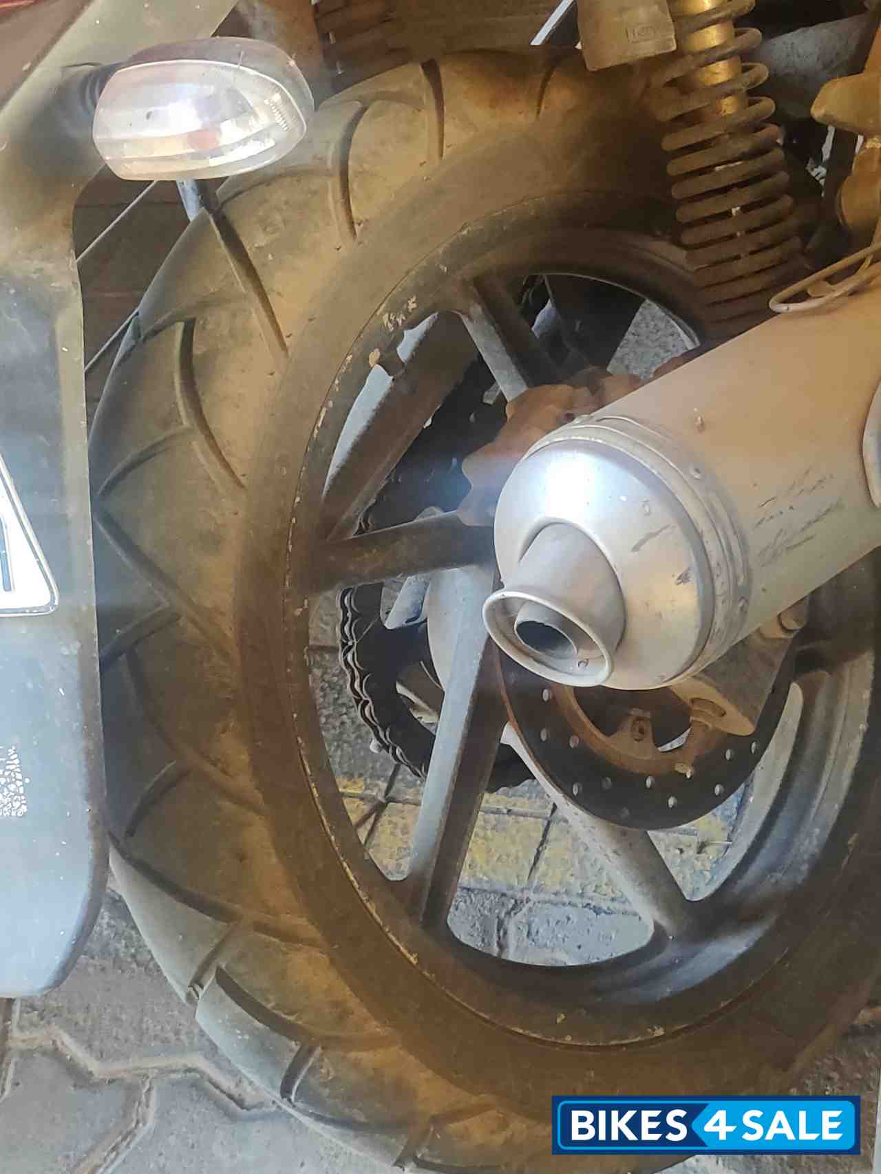 Red Bajaj Pulsar 220F