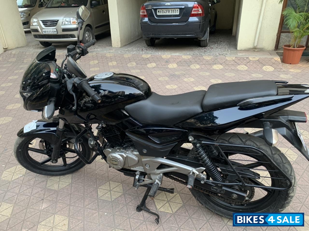 Black Bajaj Pulsar 180 DTSi