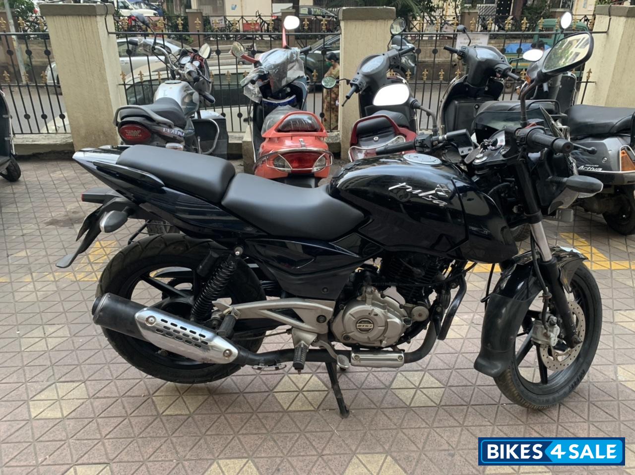 Black Bajaj Pulsar 180 DTSi Black Bajaj Pulsar 180 DTSi