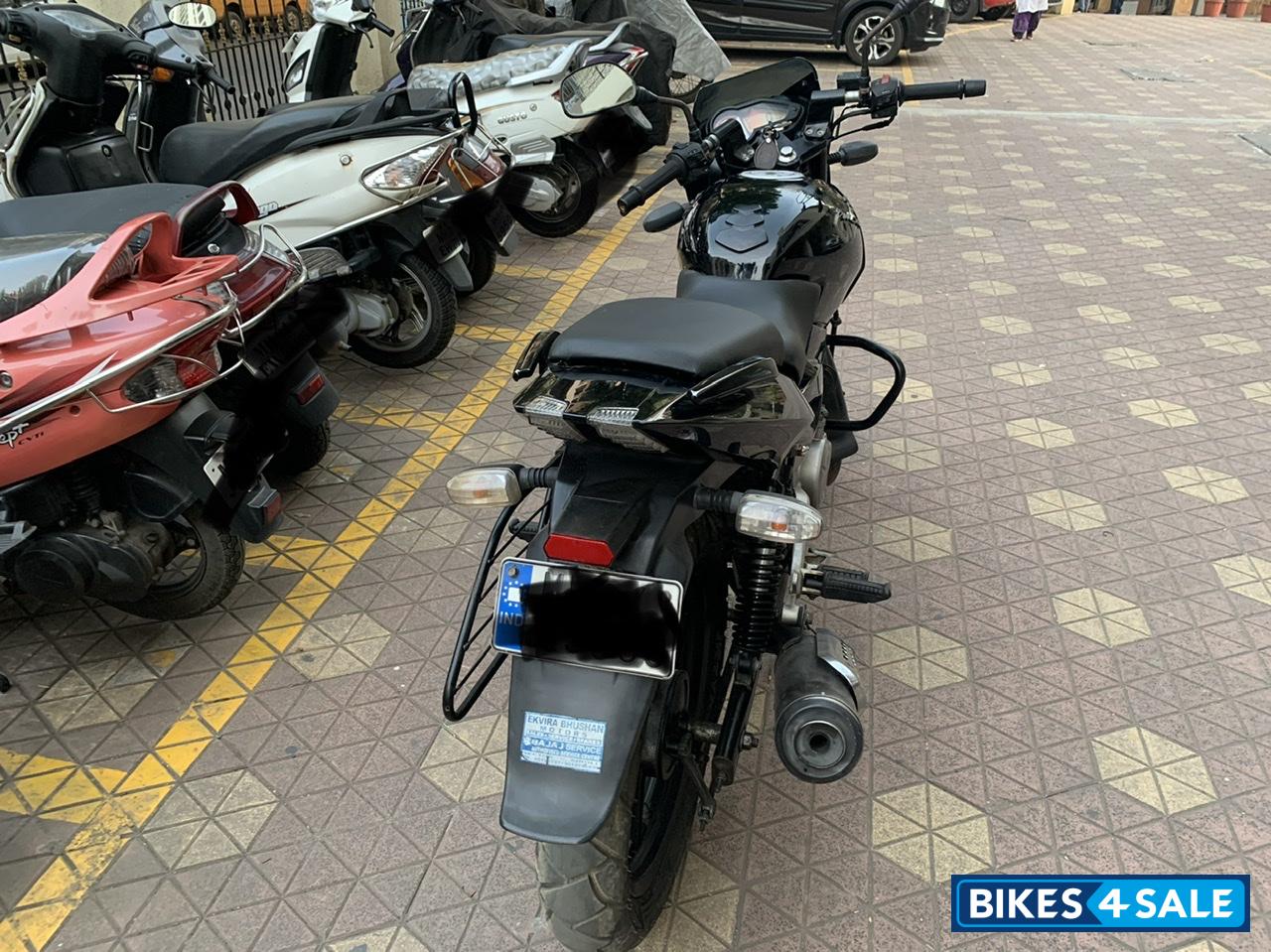 Black Bajaj Pulsar 180 DTSi Black Bajaj Pulsar 180 DTSi