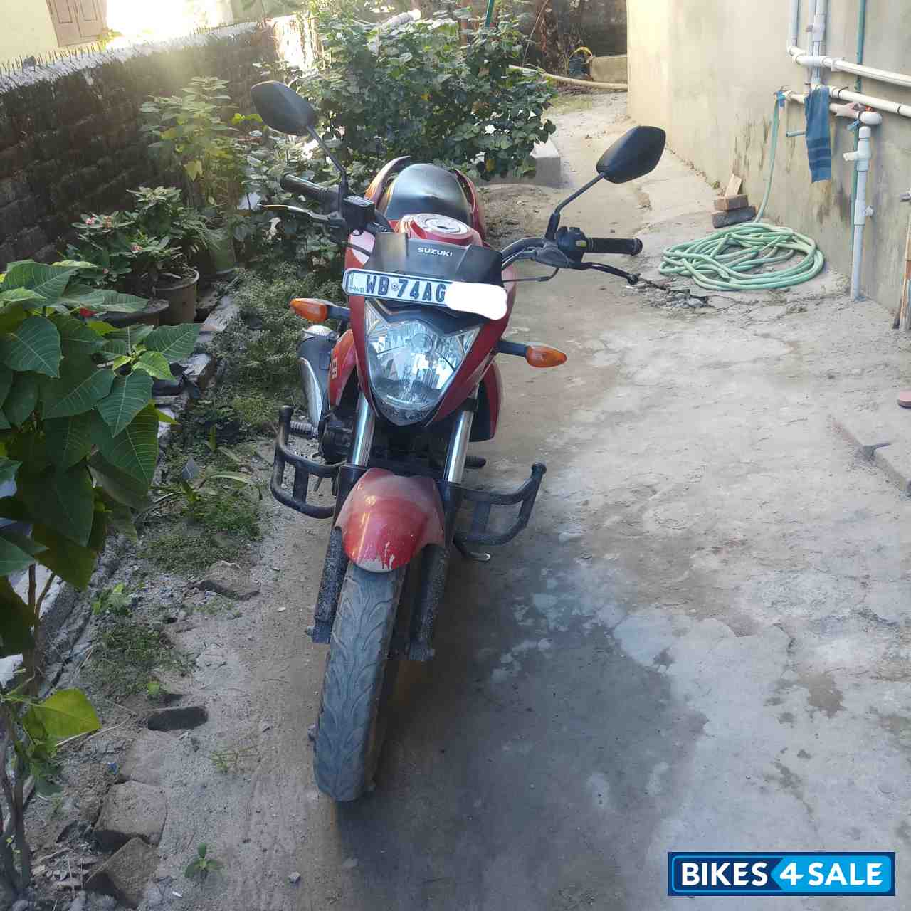 Red Suzuki Gixxer 150