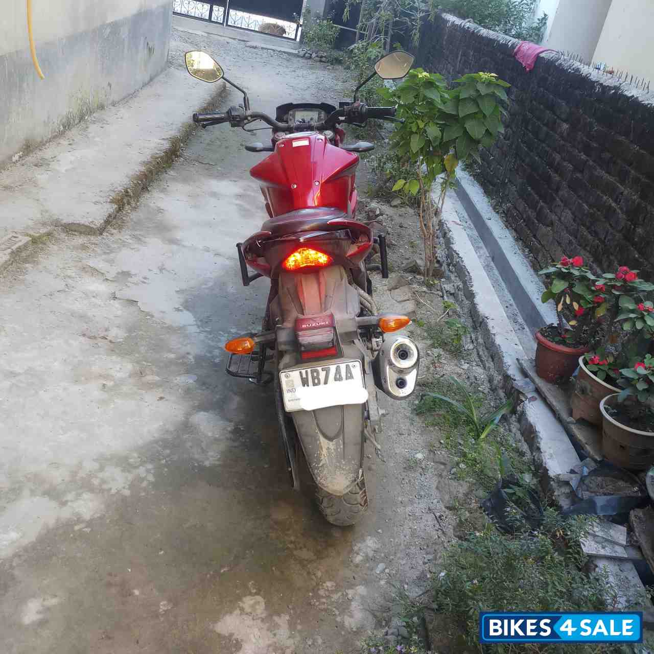 Red Suzuki Gixxer 150