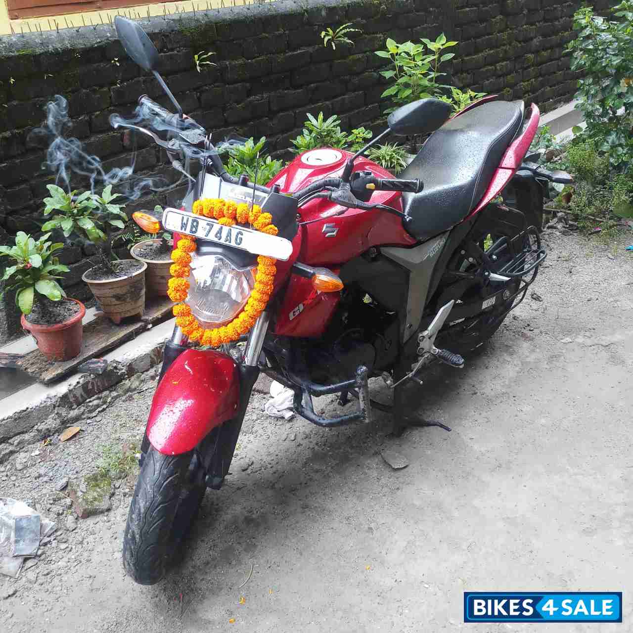 Red Suzuki Gixxer 150