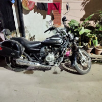 Black Bajaj Avenger Cruise 220