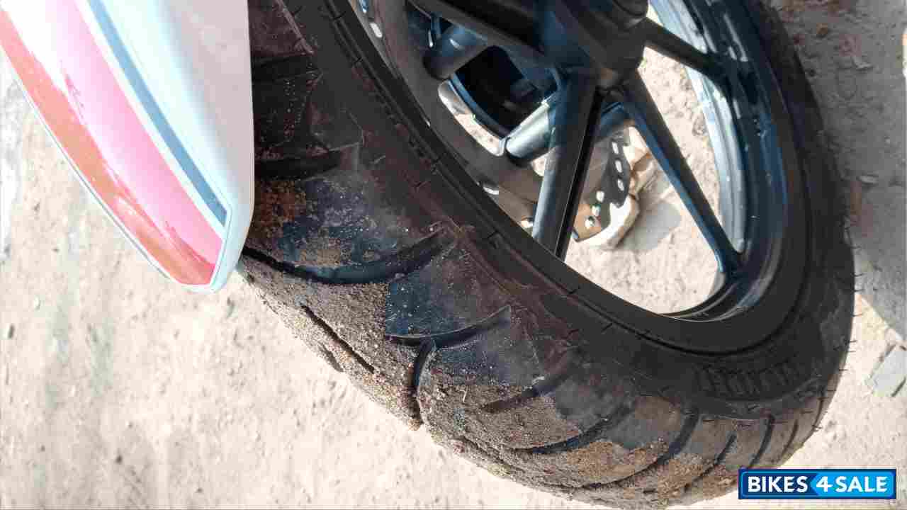 White TVS Apache RTR 160