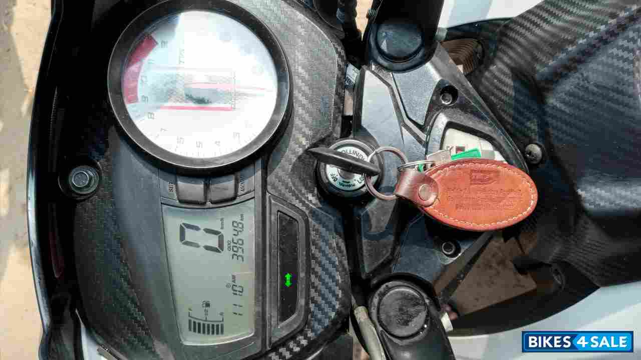 White TVS Apache RTR 160