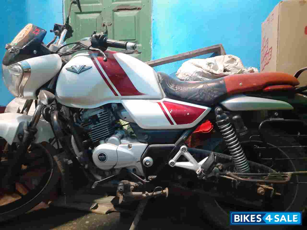 White Bajaj V15