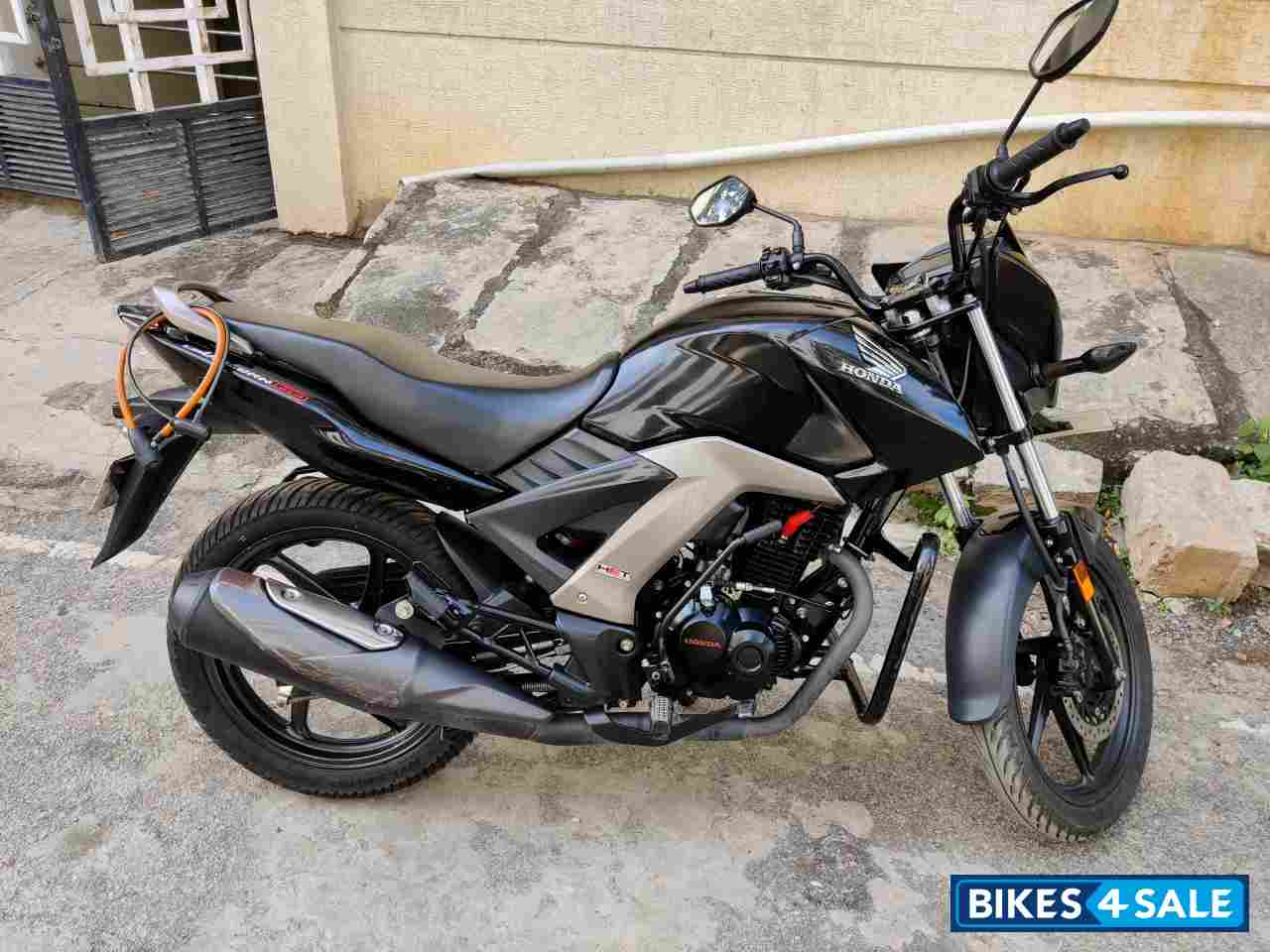 Black Honda CB Unicorn 160