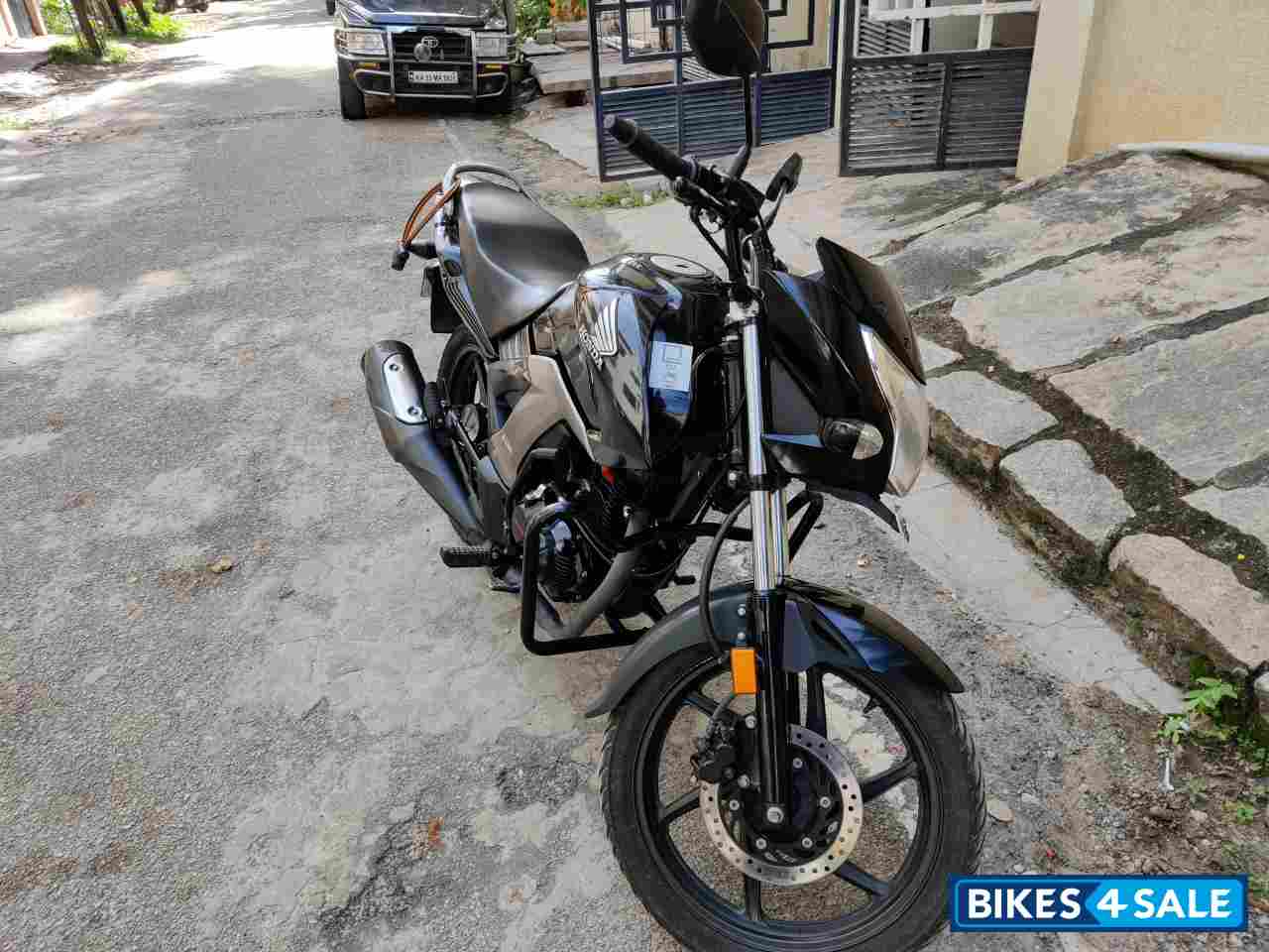 Black Honda CB Unicorn 160