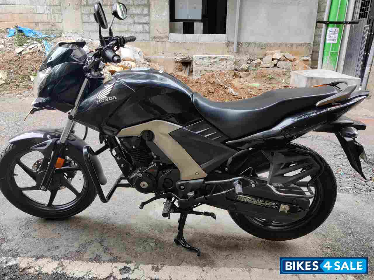 Black Honda CB Unicorn 160