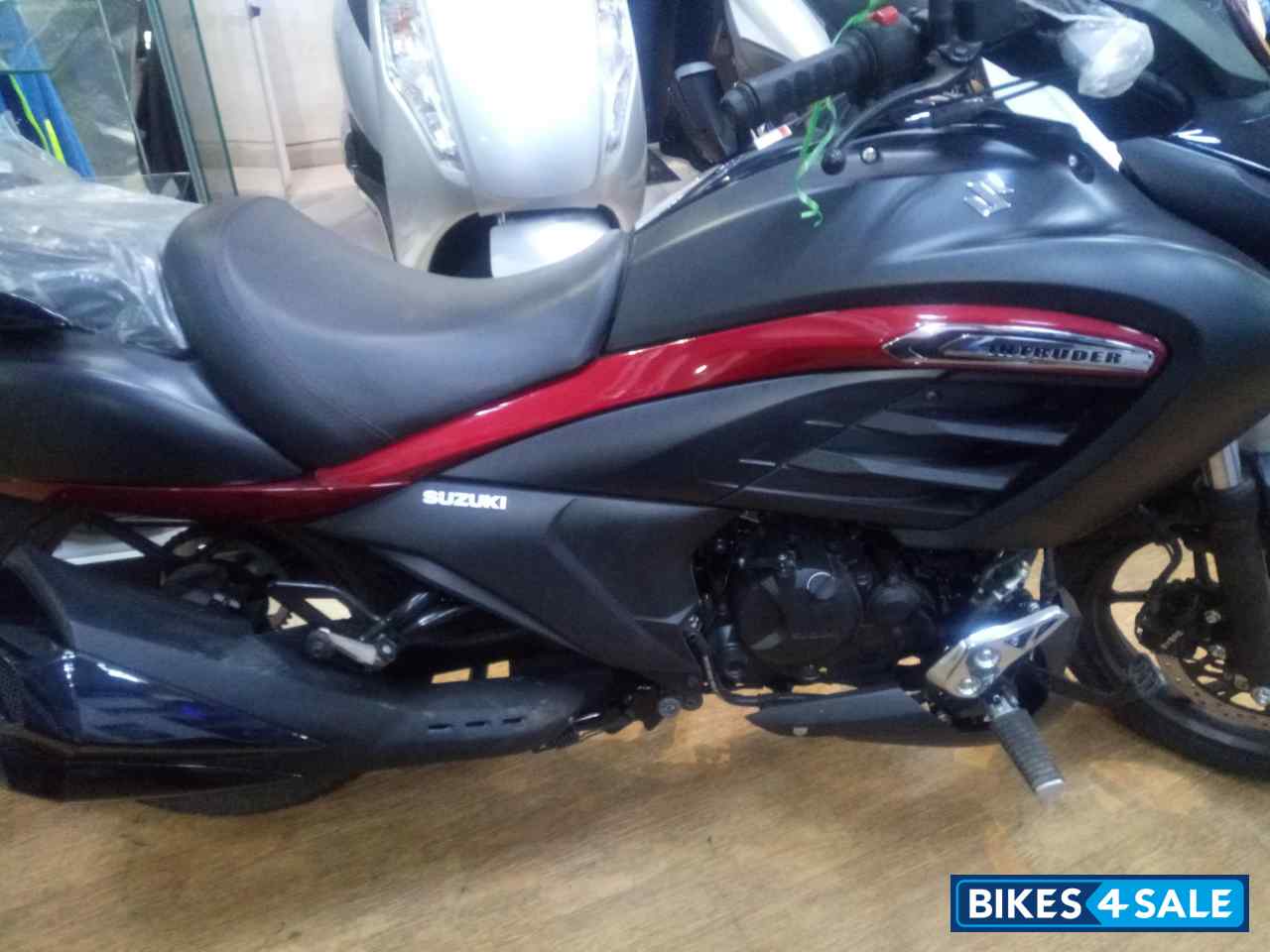 Suzuki Intruder 150 FI