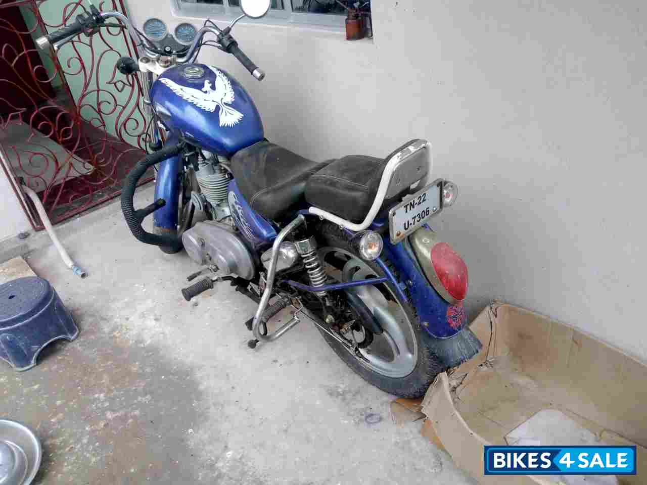 Blue Royal Enfield Thunderbird 350 Blue Royal Enfield Thunderbird 350