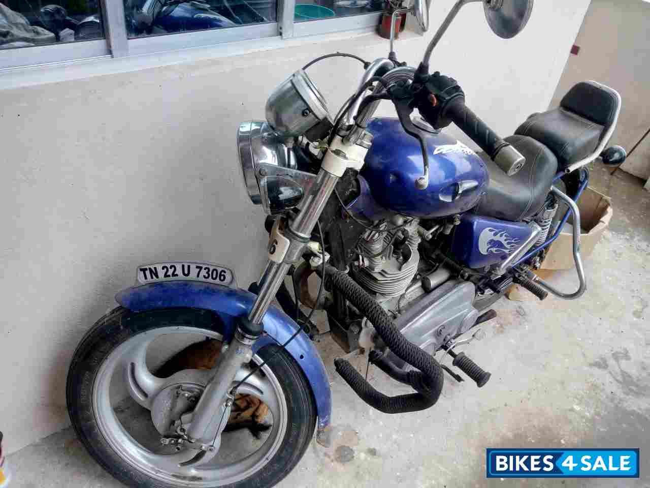 Blue Royal Enfield Thunderbird 350 Blue Royal Enfield Thunderbird 350