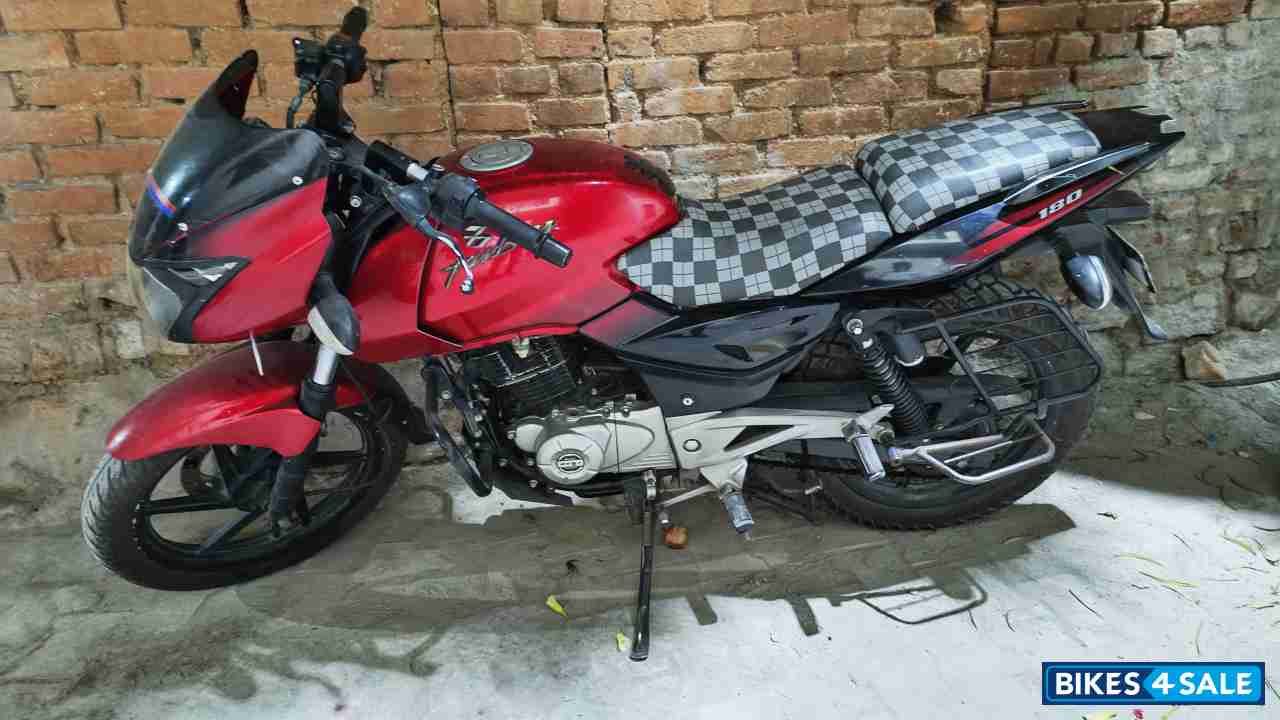 Red Bajaj Pulsar 180 DTSi