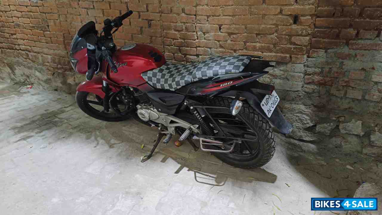 Red Bajaj Pulsar 180 DTSi