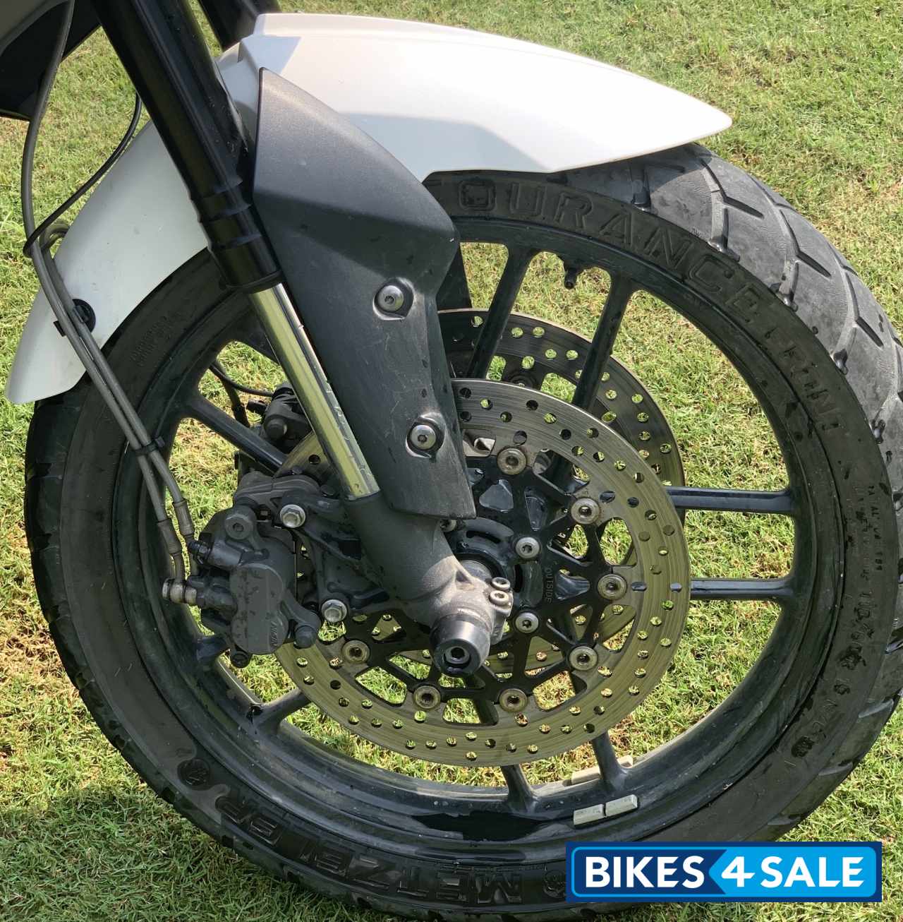 White Triumph Tiger 800 XRx