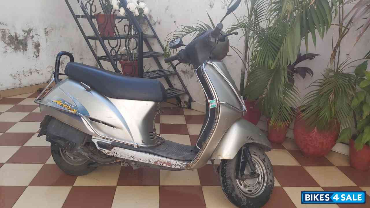 Silver Honda Activa