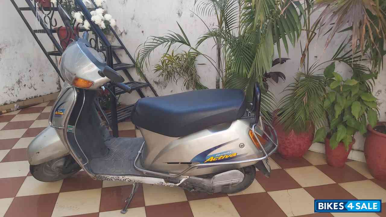 Silver Honda Activa