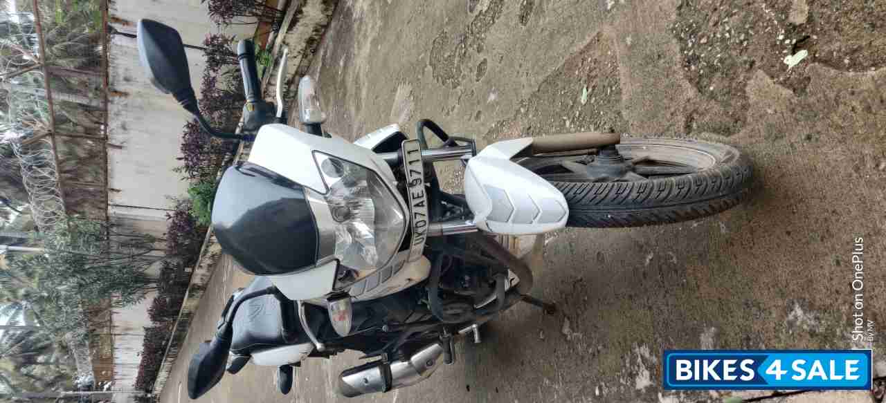 White TVS Apache RTR 180