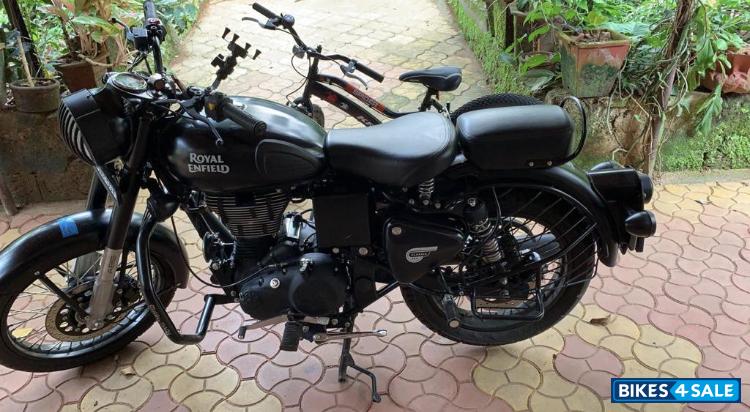 Black Royal Enfield Classic Stealth Black