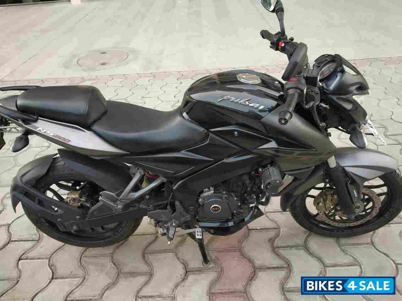 Black Bajaj Pulsar 200 NS ABS