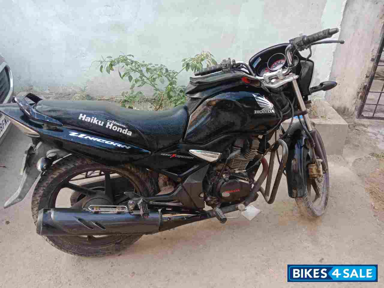 Black-silver Honda Unicorn