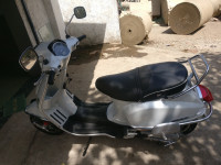 White Vespa SXL 150