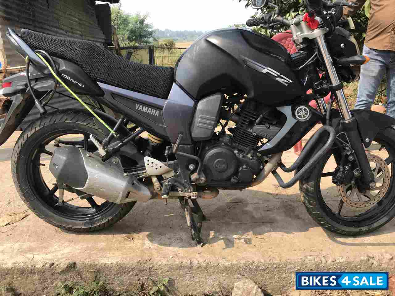 Black Yamaha FZ16