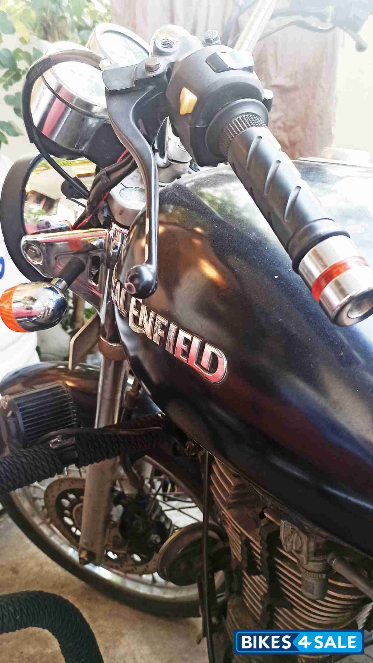 Black Royal Enfield Thunderbird 350