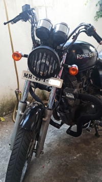 Black Royal Enfield Thunderbird 350
