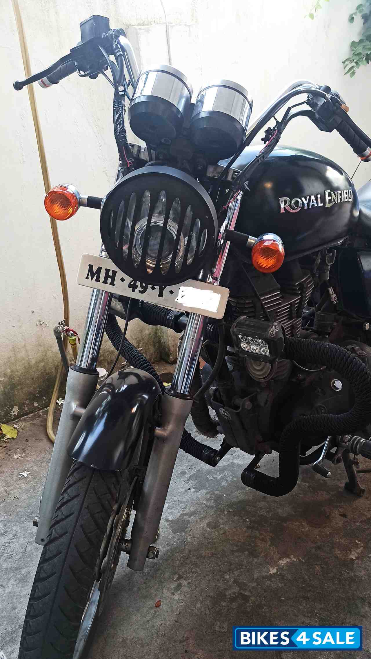 Black Royal Enfield Thunderbird 350