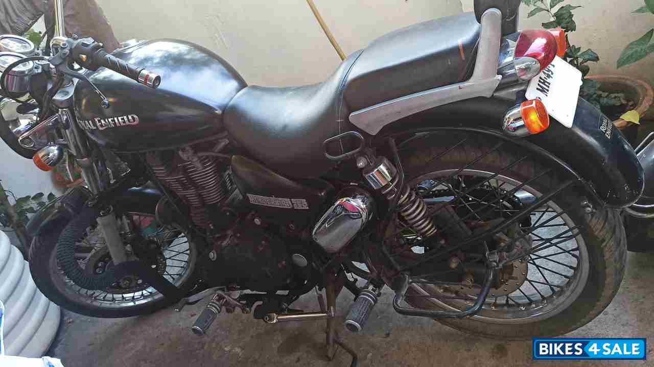 Black Royal Enfield Thunderbird 350