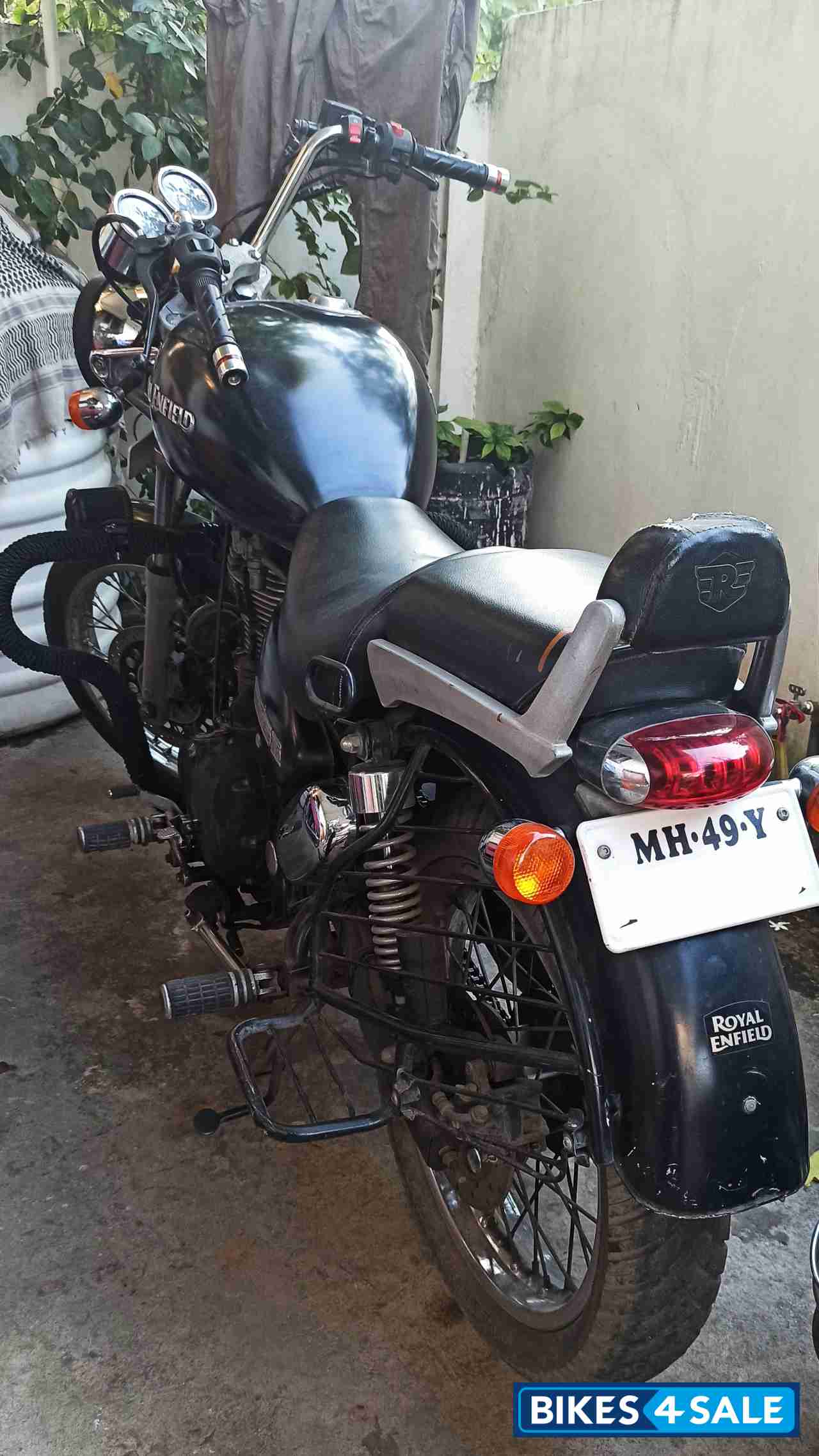 Black Royal Enfield Thunderbird 350