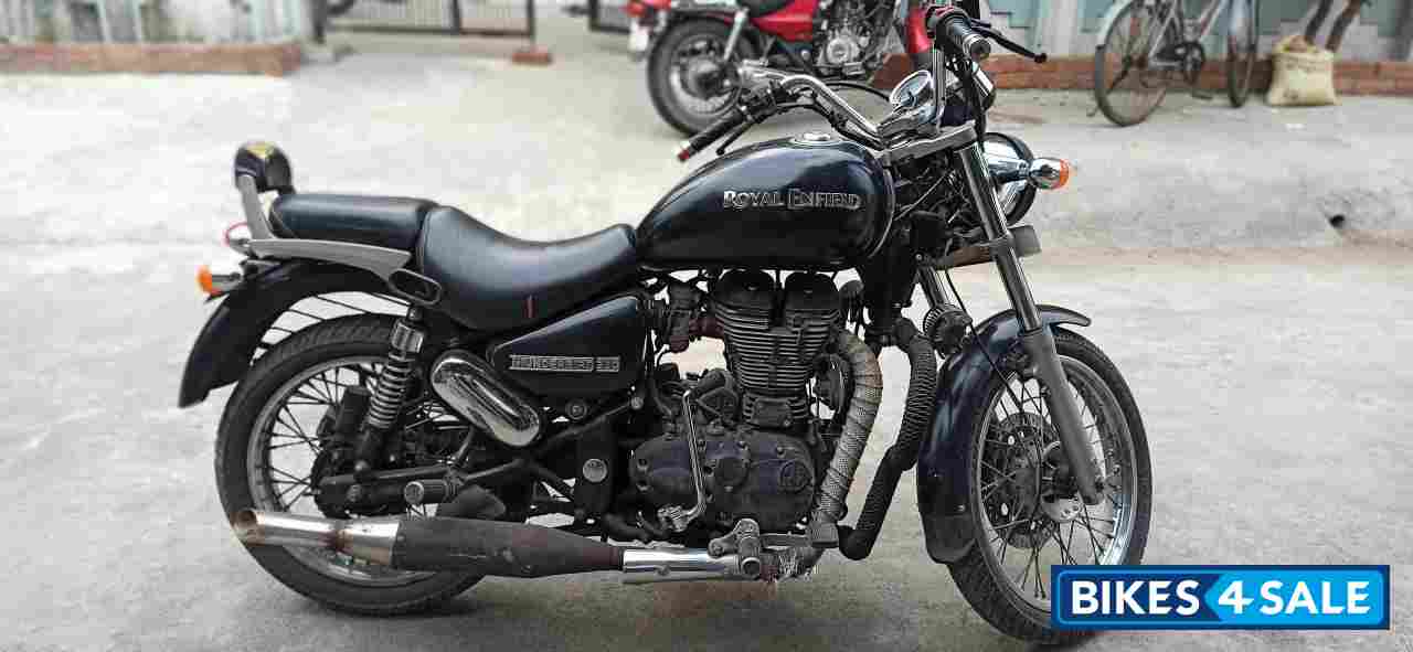 Black Royal Enfield Thunderbird 350