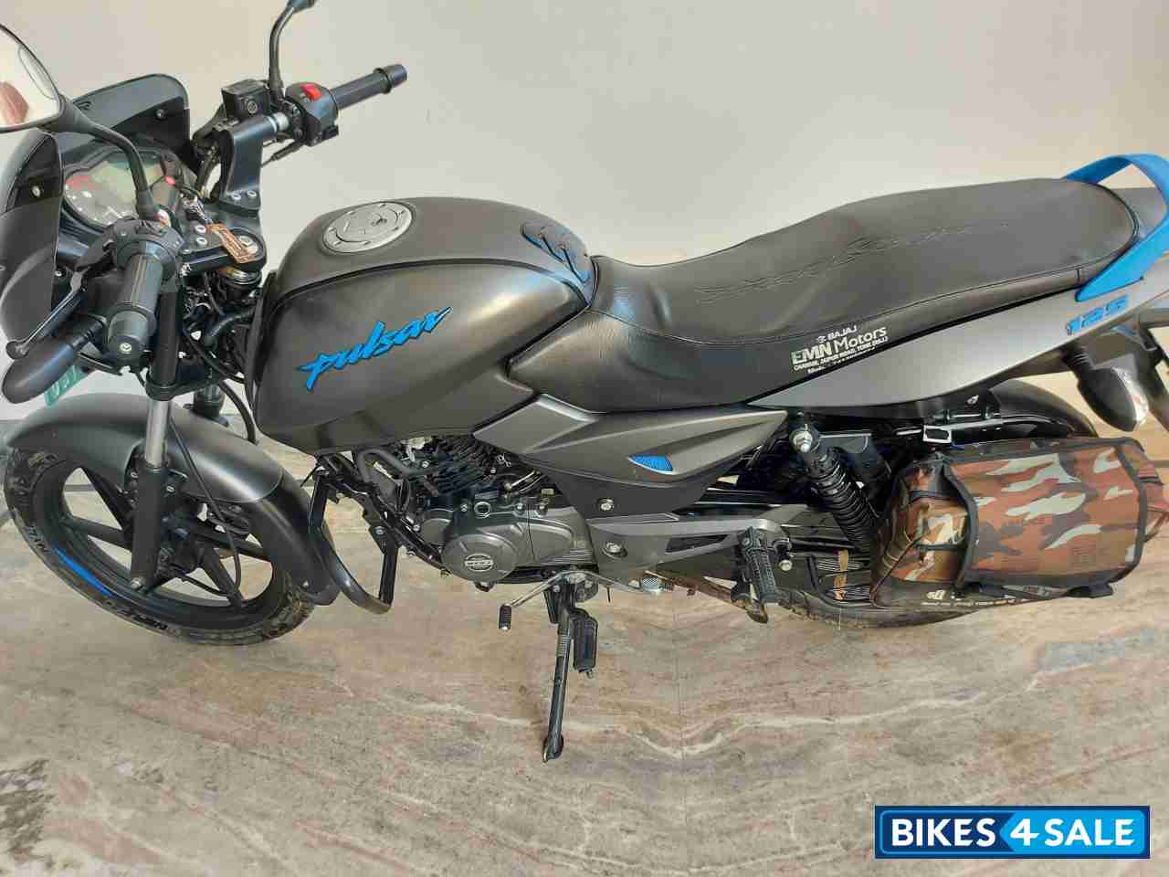 Bajaj Pulsar 125 Neon