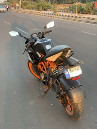 Black KTM RC 200
