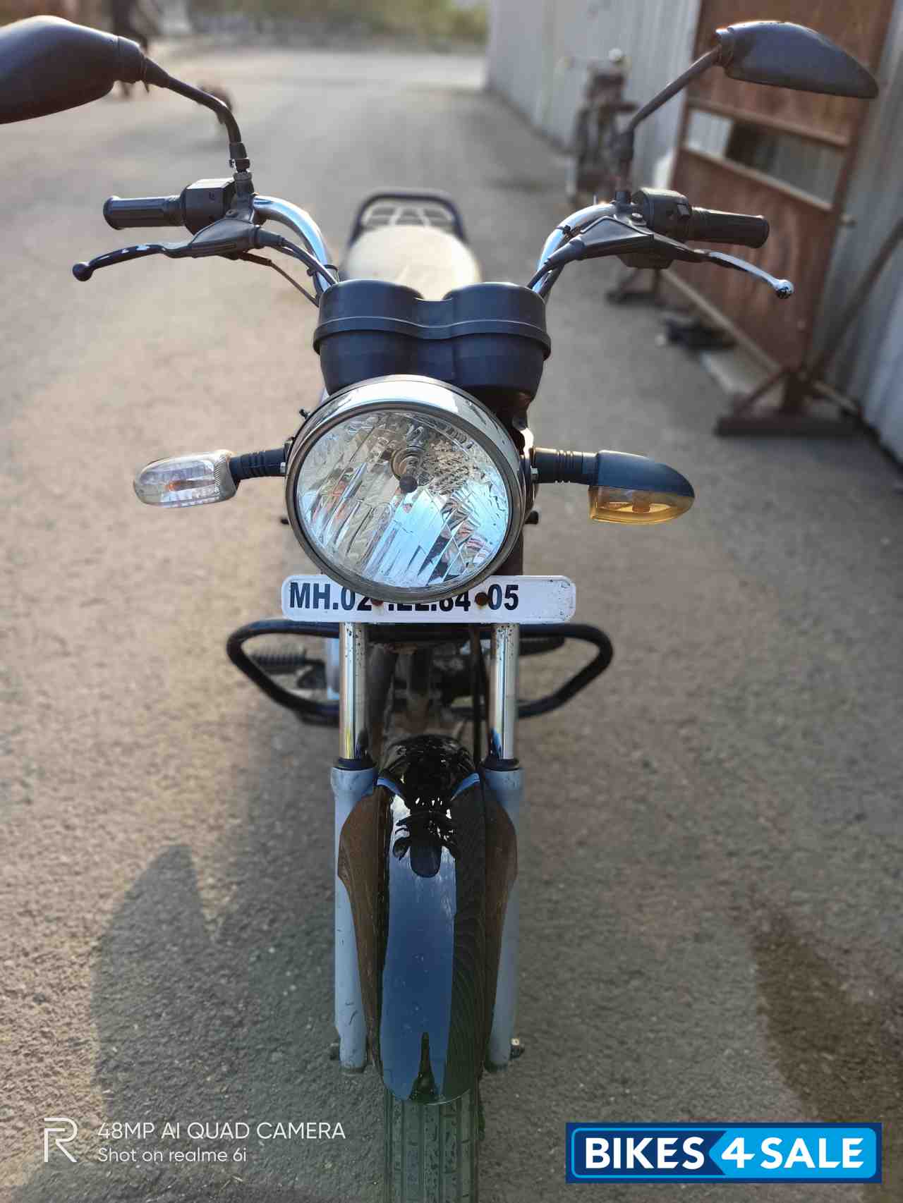 Blue Bajaj CT 100B